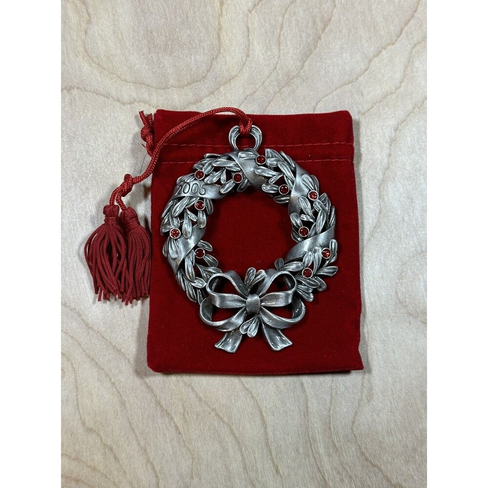 Avon 2005 Ornament Holiday Pewter Wreath Velvet Pouch & Box